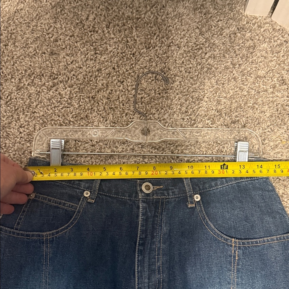 Y2K Denim Trumpet Skirt with Frayed Hem. Size 6 - Picture 4 of 9
